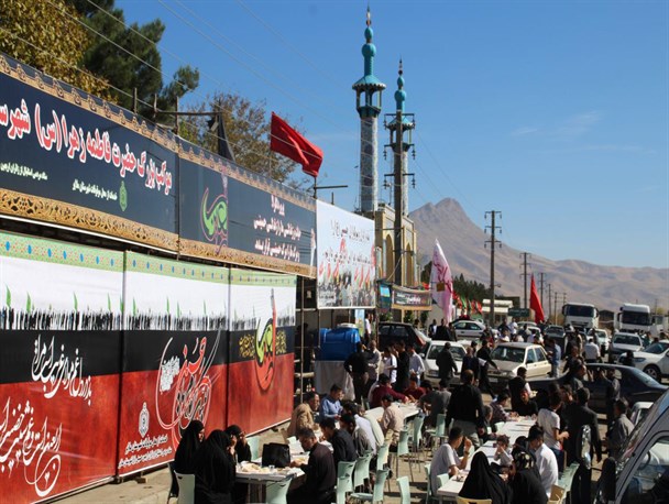 پخت غذا هر روز برای ۵ هزار نفر از زائران اربعین در ملایر