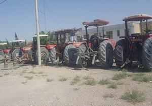تراکتورها در جهرم به خط شدند