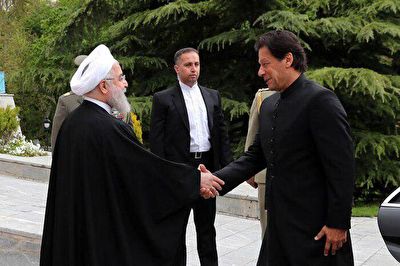 استقبال رسمی روحانی از نخست وزیر پاکستان + فیلم