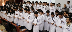 ۴۰هزار پزشک که هیچ ردی از طبابتشان نیست/ طرح افزایش دانشجویان پزشکی به صلاح کشور نیست