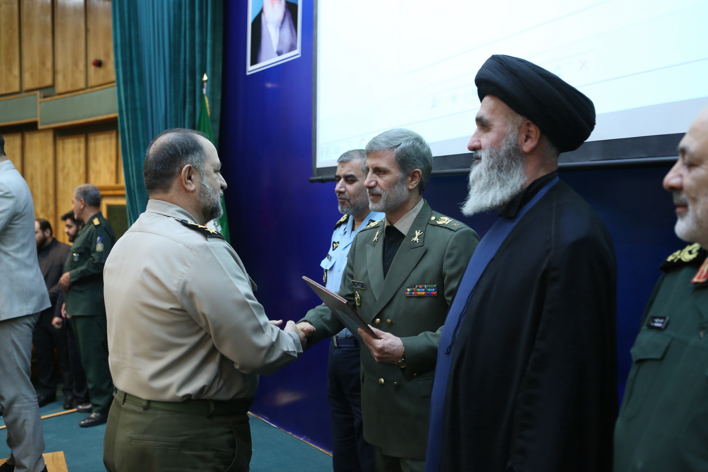 معاون هماهنگ کننده، رئیس بازرسی و مدیرعامل بنیاد تعاون وزارت دفاع منصوب شدند