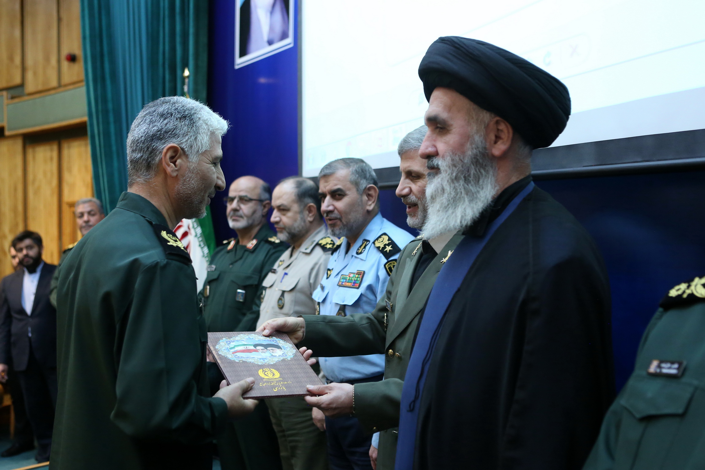 معاون هماهنگ کننده، رئیس بازرسی و مدیرعامل بنیاد تعاون وزارت دفاع منصوب شدند