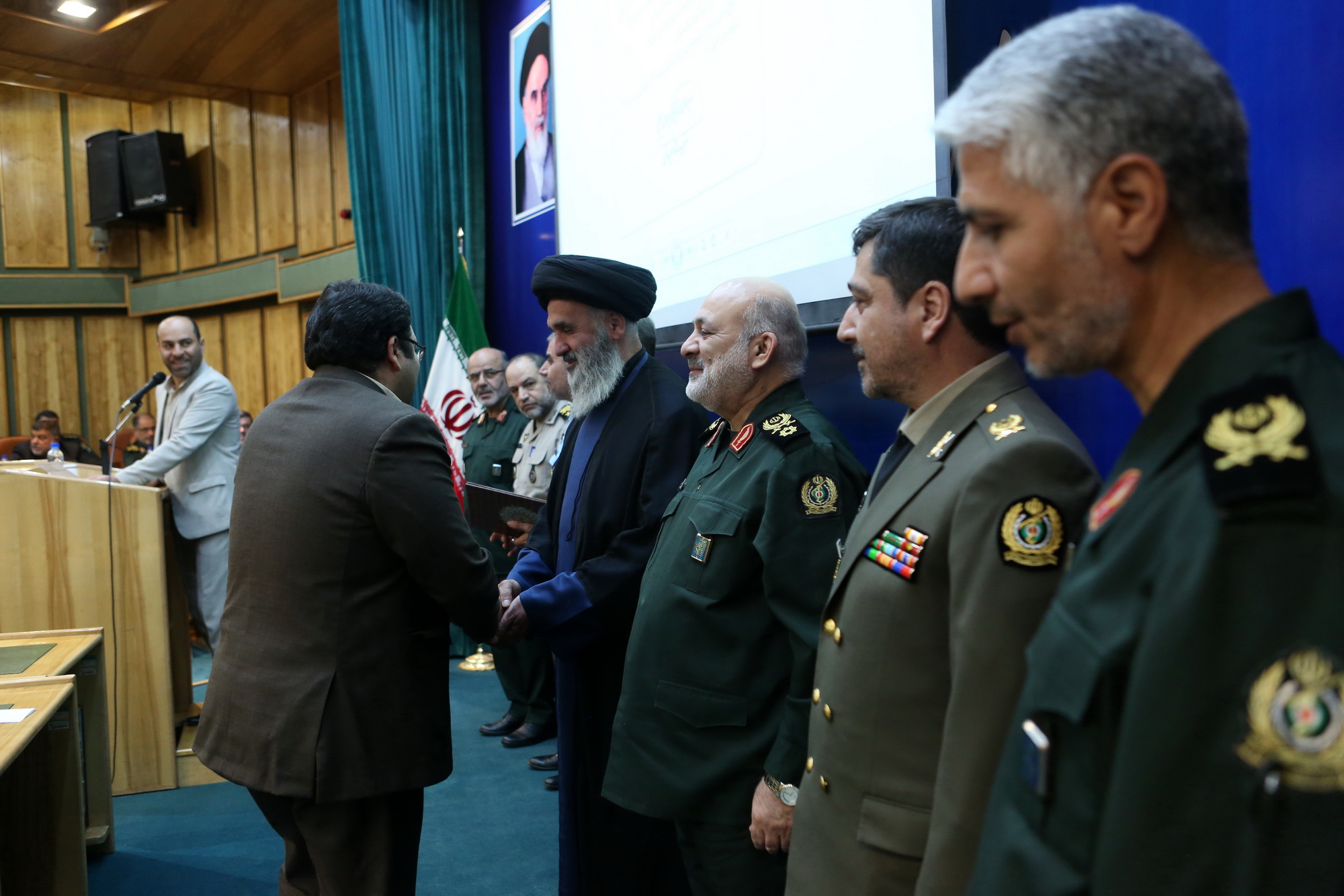 معاون هماهنگ کننده، رئیس بازرسی و مدیرعامل بنیاد تعاون وزارت دفاع منصوب شدند