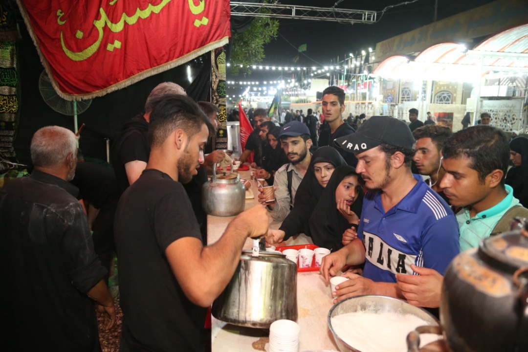 حال و هوای زائران حسینی در مسیر پیادهروی اربعین + تصاویر حال و هوای زائران حسینی در مسیر پیادهروی اربعین + تصاویر