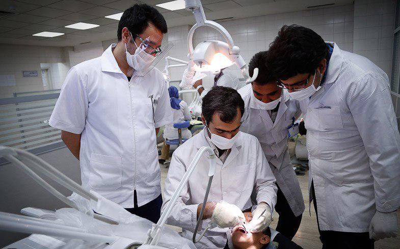 ماجرای فروش صندلی پزشکی یک میلیاردی/ تخلف انتقال استادزاده ها از دامپزشکی به پزشکی در دانشگاه آزاد