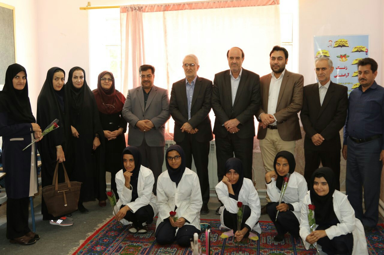 به مناسبت  روز جهانی نابینایان از دانش آموزان روشندل زرندی تجلیل شد