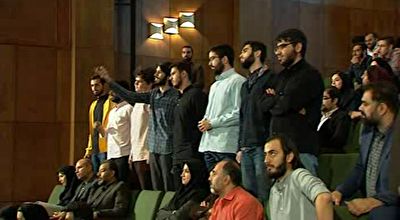 ترک جلسه برخی دانشجویان در آئین بازگشایی دانشگاه&zwnj;ها و مراکز آموزش عالی کشور پس از اعتراض به روحانی + فیلم