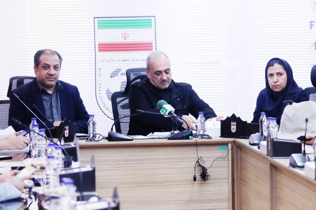 مهدی: باید آرای نهایی مربوط به مجوز حرفه&zwnj;ای را تا هشت آبان به AFC اعلام کنیم/ تخلف باشگاه&zwnj;ها عهده خودشان است/ تیم&zwnj;ها ظرف ۵ روز فرصت اعتراض دارند