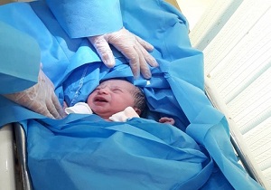 نوزاد عجول در آمبولانس مرز چذابه به دنیا آمد