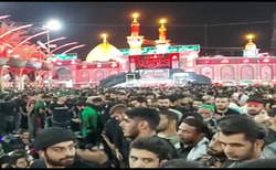 مراسم عزاداری زائران اربعین حسینی در بین&zwnj;الحرمین + فیلم