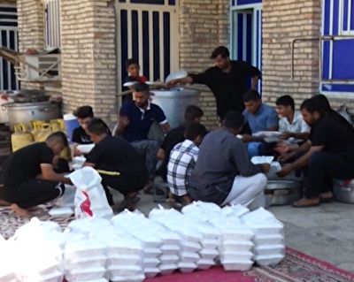 اتحاد و همبستگی اهالی یک روستا برای پذیرایی از زائران اربعین + فیلم