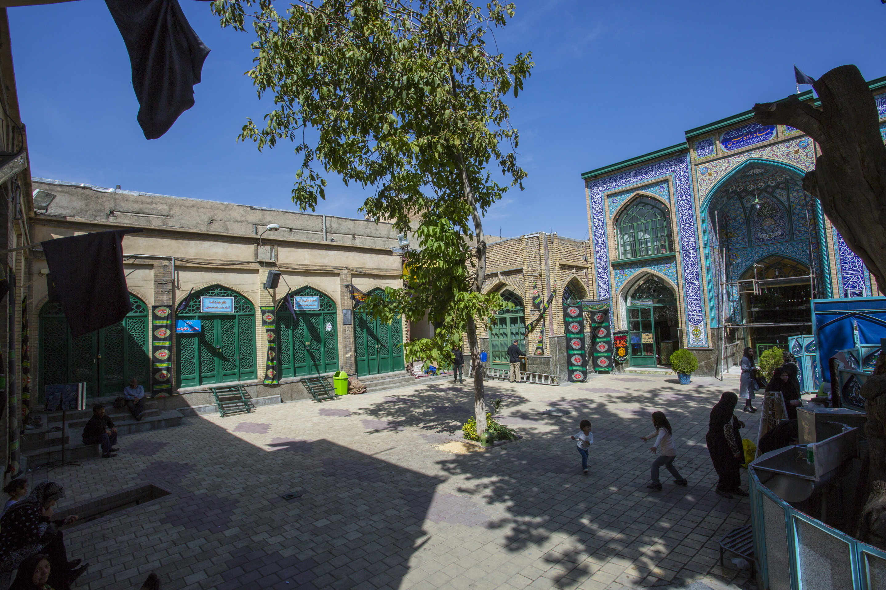 آزادی بخشی از حریم شاهزاده حسین (ع)