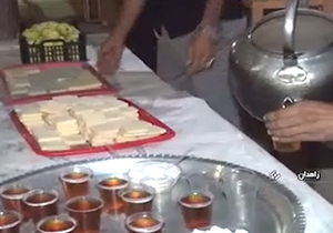 جا ماندگانی که نام خود را در دفتر خادمان اباعبدالله الحسین (ع) درج می‌کنند + فیلم