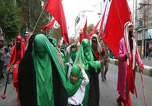 حرکت کاروان نمادین اسرای کربلا در روستای «گنج افروز» بابل + فیلم