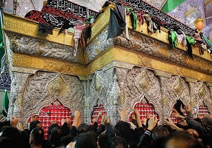 زیارت بارگاه ملکوتی امام حسین (ع) در آستانه اربعین + فیلم