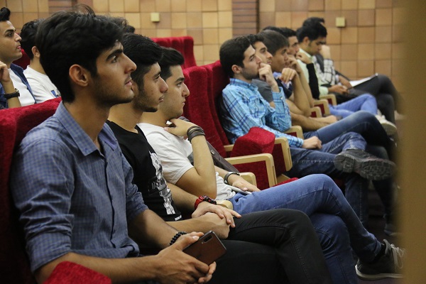پذیرش ۳۰۰ دانشجوی جدید الورود در دانشگاه صنعتی کرمانشاه