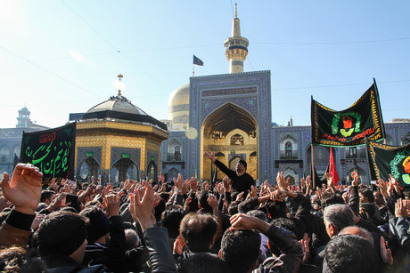 پیاده روی جاماندگان اربعین در مشهد به سمت حرم ثامن الحجج (ع)