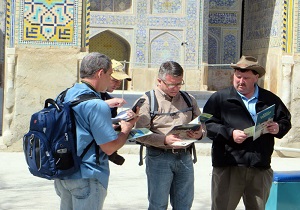 ۵۰۰ جلد کتابچه اربعین به سه زبان دنیا در اختیار گردشگران