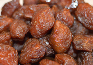 برداشت میوه آلو در مشهد مرغاب