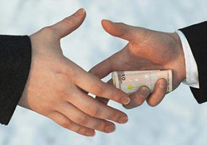 چگونه قیمت پسته از سردرختی ۲۵ هزار تومان به ۲۰۰ هزار تومان بازار می‌رسد؟ + فیلم