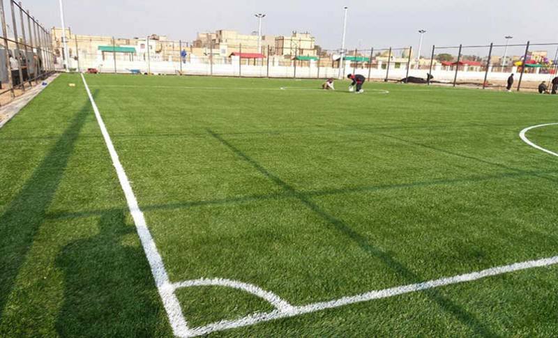 زمین چمن مصنوعی مینی فوتبال در ایرانشهر افتتاح شد