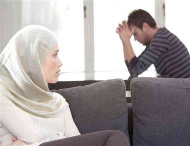 چگونه با همسر کنترل‌گر رفتار کنیم؟