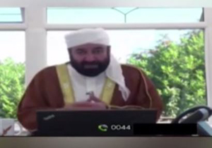مدیر شبکه وهابی کلمه: از عربستان سعودی بد نگویید پشیمان می&zwnj;شوید! + فیلم