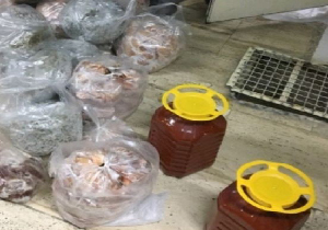 کشف و ضبط ۳۷۱ کیلوگرم انواع مواد غیر بهداشتی در مهاباد