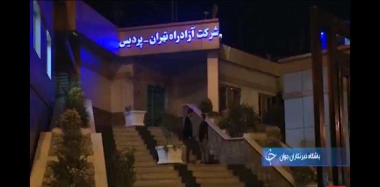 حداد//////روایت یک ساعته خبرنگار از وضعیت نابسامان آزادراه تهران_ پردیس / وقتی آزادراه به جای تسهیل تردد، موجبات تصادف را فراهم میکند