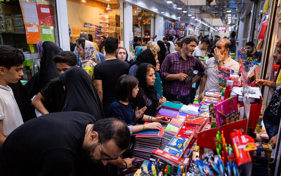 کوله بار گران بر دوش دانش آموزان؛ کوله بار گران بر دوش دانش آموزان؛