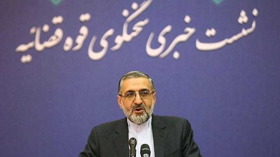 آخرین اخبار از بازداشت همدستان داخلی روح الله زم/ تعقیب قضایی ۲۴۵ مدیر دولتی/ ورود پزشکی قانونی به پرونده لردگان و آزادی بهورز/ ۷ سال حبس برای شهرام جزایری