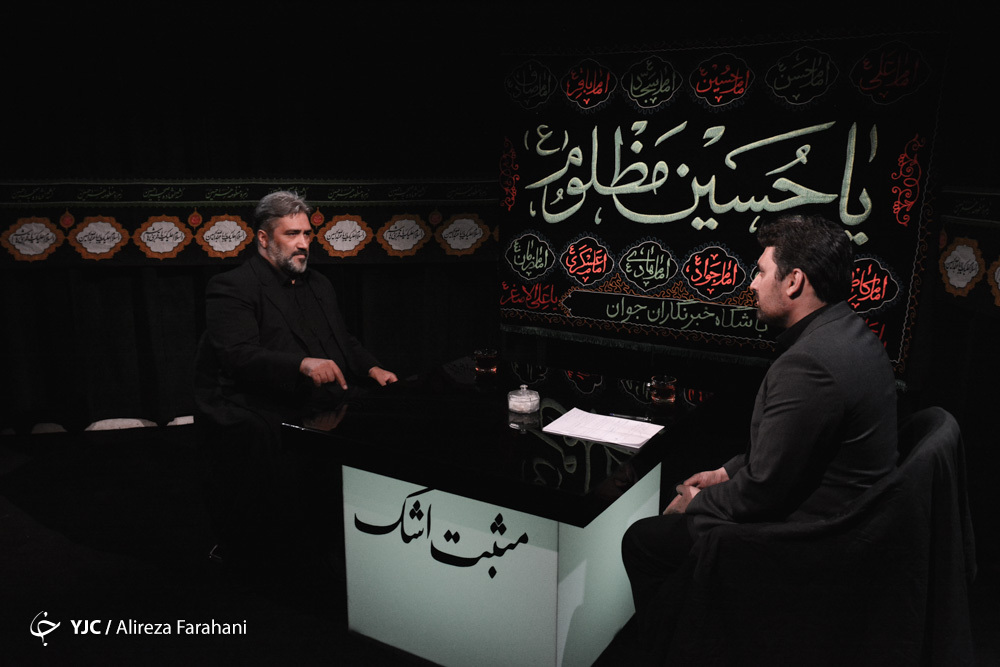 مداحی شغل نیست/ معجزه امام حسین (ع) مادر بی‌حجاب را چادری کرد/ تُرک زبان‌ها روضه باز نمی‌خوانند