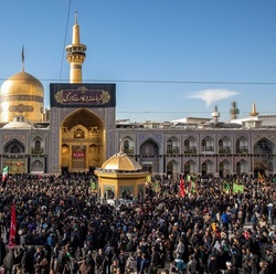 زائران پیاده رضوی به نیابت از شهدا قدم برمی دارند
