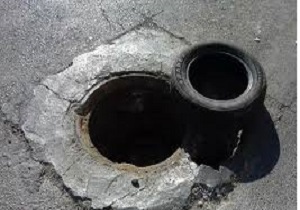 شناسایی باند سارقان درپوش‌های فاضلاب در آبادان