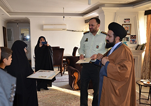 دیدار مسولان انتظامی استان با خانواده شهدا
