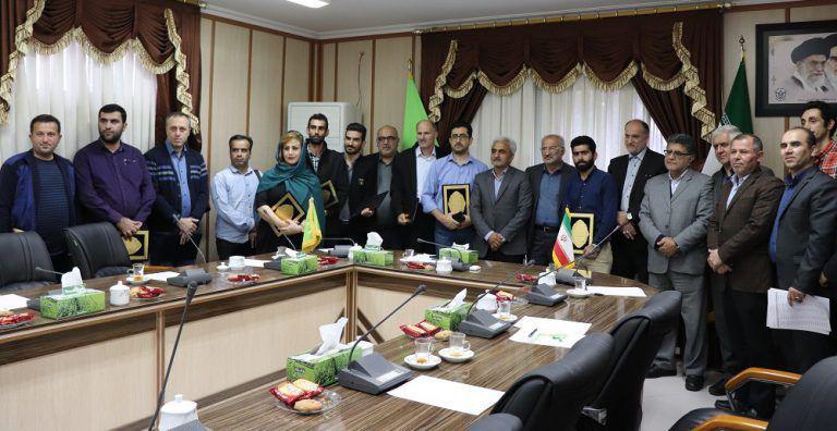 تجلیل از برگزیدگان نخستین فراخوان عکس چای ایرانی تجلیل از برگزیدگان نخستین فراخوان عکس چای ایرانی