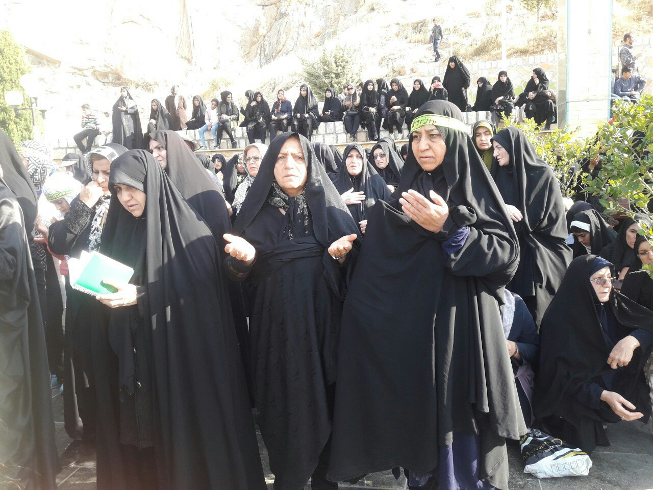 برگزاری همایش دو هزارنفری کوهپیمایی بسیجیان