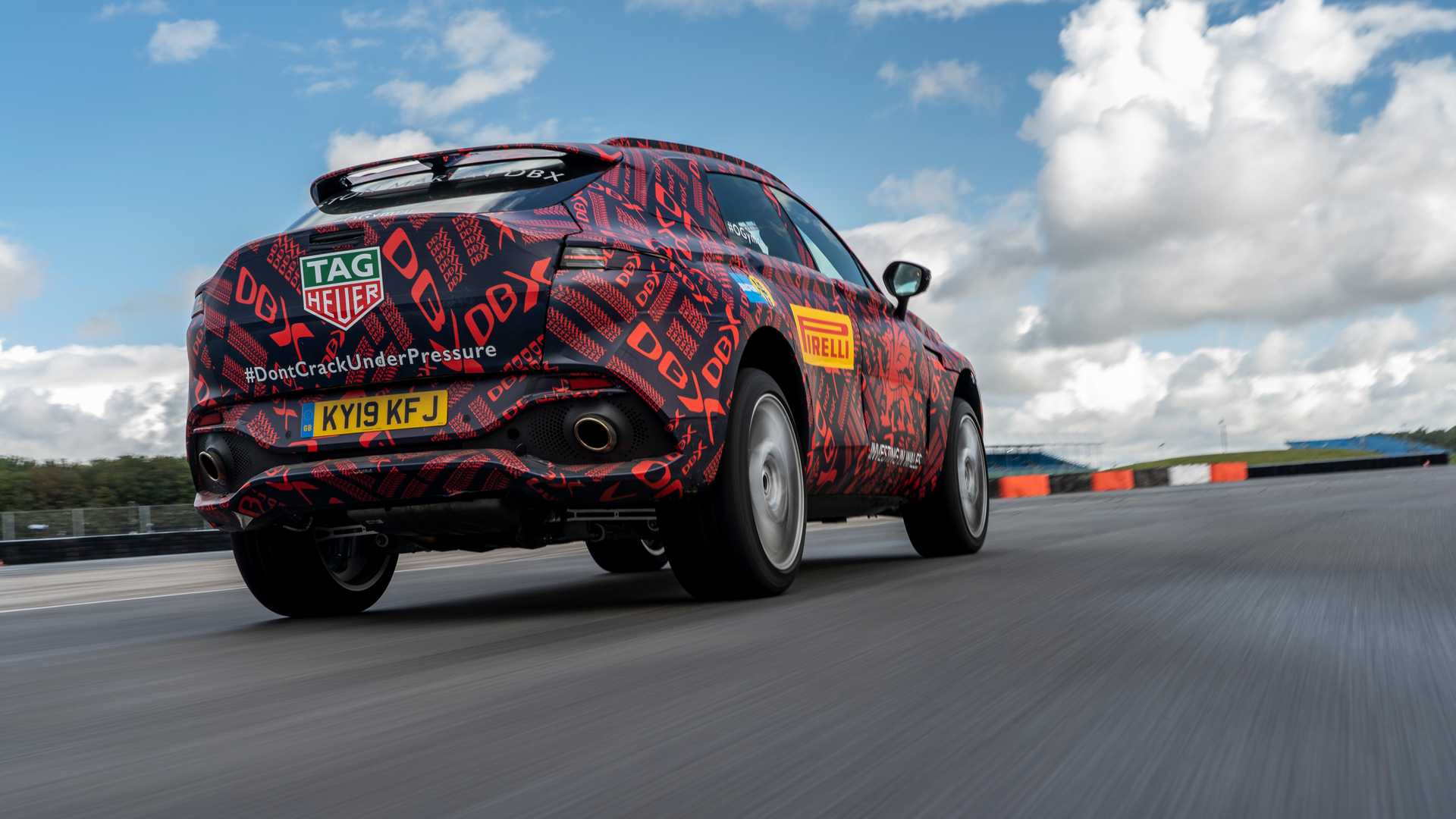 خودروی Aston Martin DBX، اتومبیل ۵۵۰ اسب&zwnj;بخار استون مارتین +تصاویر