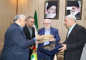 نماینده یونسکو از خط راه آهن قم بازدید کرد