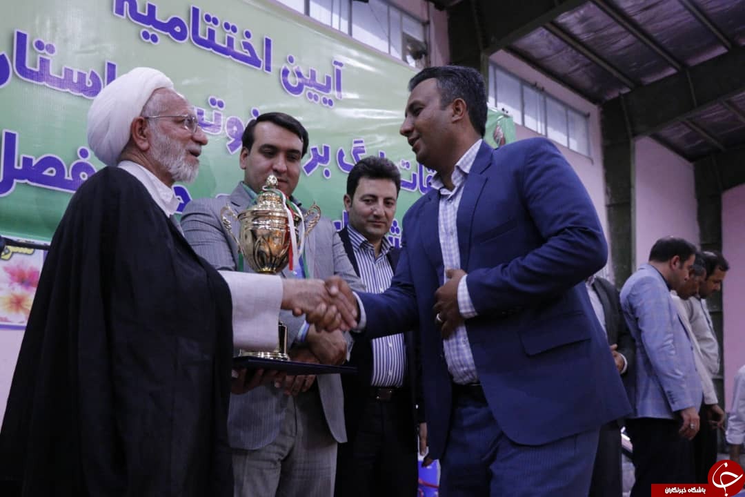 جام قهرمانی لیگ برتر کرمان در دستان فوتسالیست های شهداد جام قهرمانی لیگ برتر کرمان در دستان فوتسالیست های شهداد