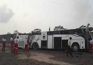 خستگی و خواب آلودگی راننده علت واژگونی اتوبوس مسیر شیراز به بندرعباس