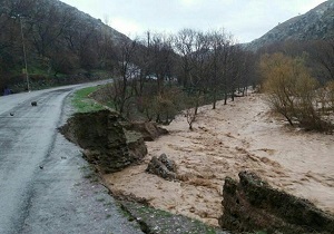 قطع راه ارتباطی ۴۰ روستای حاشیه رودخانه کاجو در قصرقند/۱۶ هزار نفر در پشت سیلاب گرفتار هستند