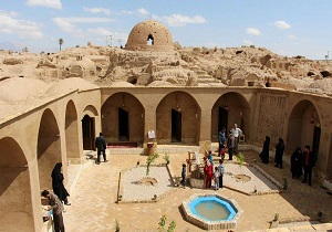 بازدید ۲۵۴ هزار و ۱۷۳ نفر گردشگر از جاذبه‌های طبیعی و تاریخی آران‌وبیدگل