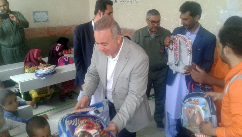 ۲۵۰ بسته آموزشی میان دانش&zwnj;آموزان نیازمند خاش توزیع شد