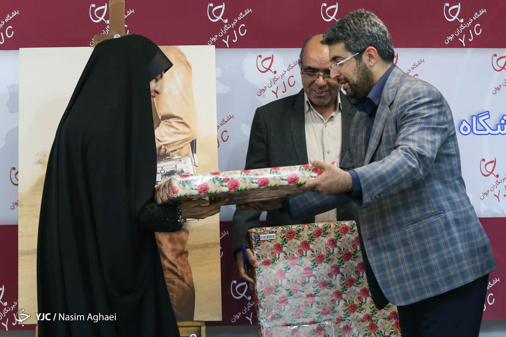 کتاب &laquo;ناگرا&raquo; در باشگاه خبرنگاران جوان رونمایی شد/ خاطرات خبرنگار جنگ از حضور در منطقه عملیاتی پاوه