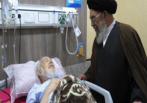 عیادت امام جمعه اصفهان از آیت الله سید کمال فقیه ایمانی