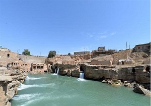 بازدید گردشگران خارجی از آثار تاریخی شوشتر