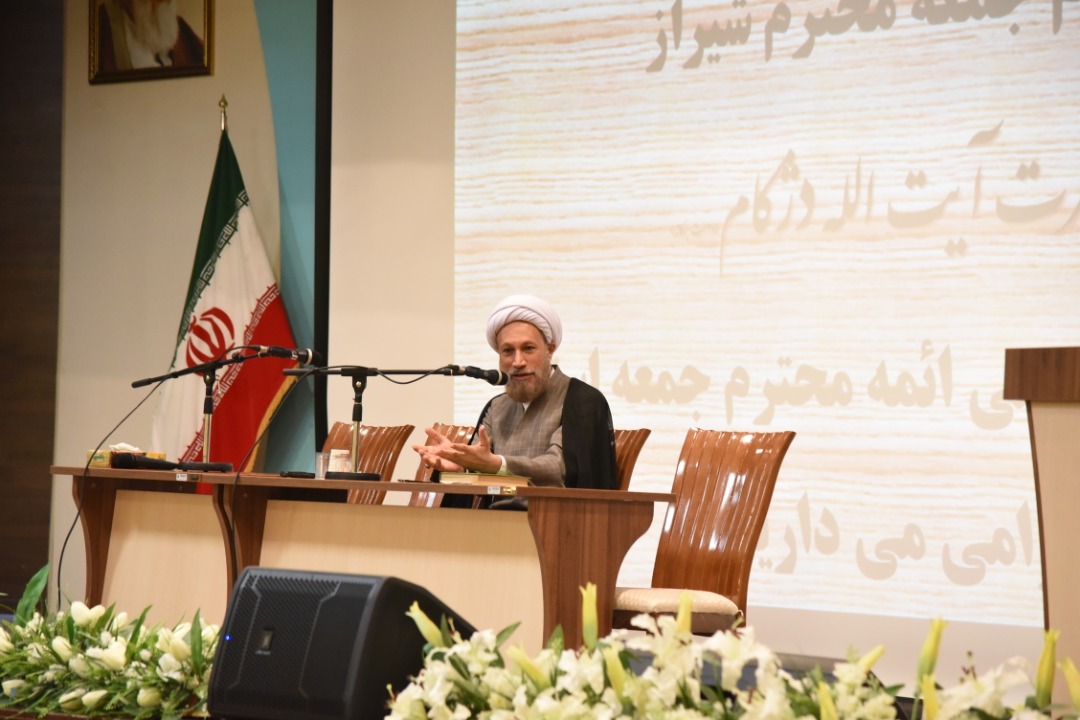 تقدیر امام جمعه شیراز از جوان فوتبالیست مهدی ترابی