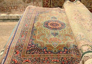 فروش ۱۲ میلیارد ریالی فرش‌های دستباف مددجویان خراسان جنوبی