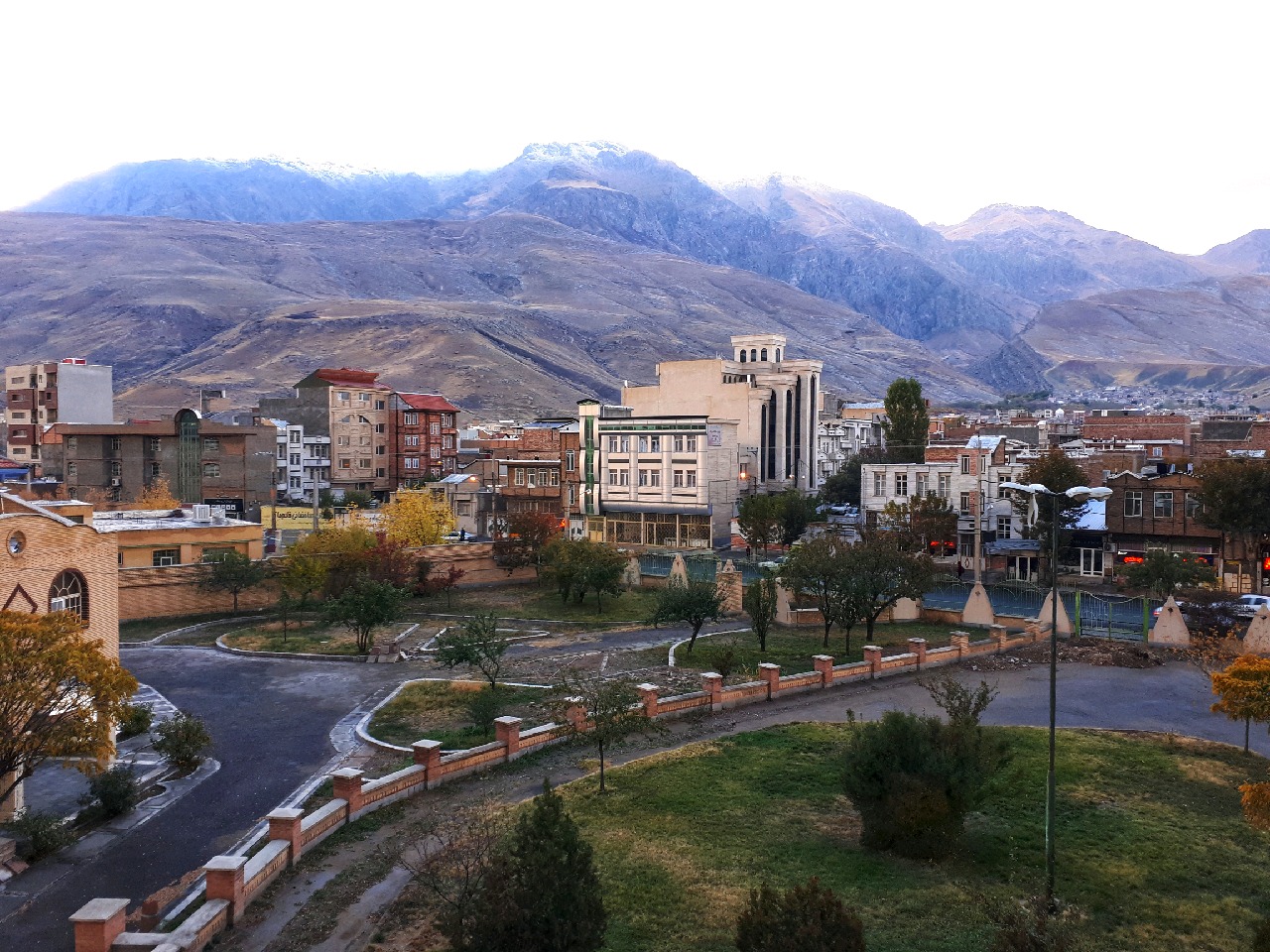 بارش برف پائیزی در ماکو